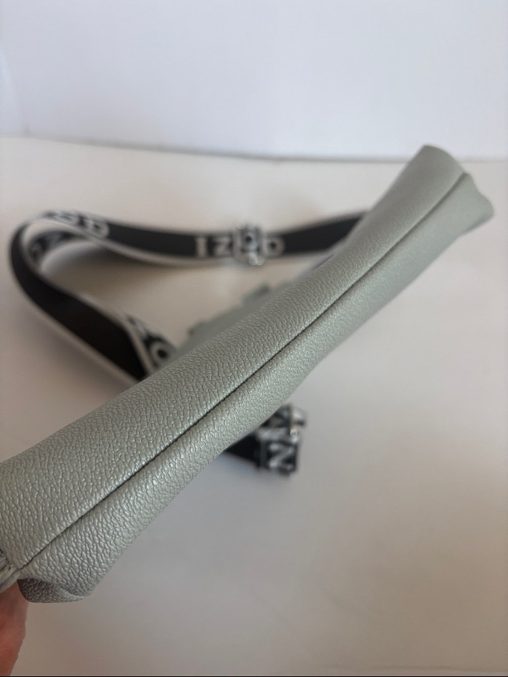 Izod sage green pebbled faux leather crossbody bag w removable adjustable strap - Picture 12 of 15